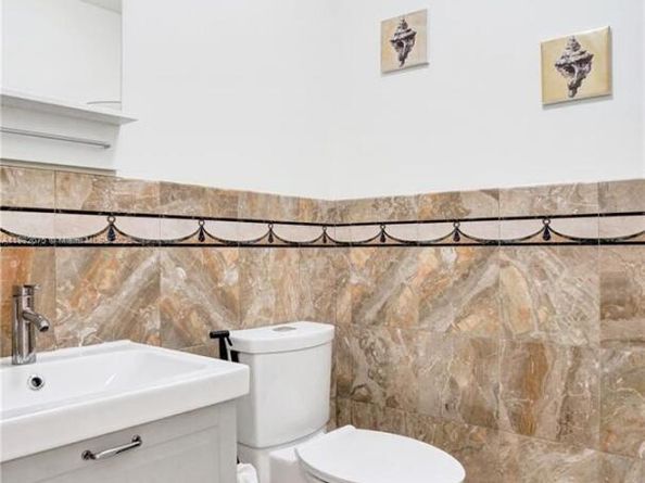 5421 Hawkes Bluff Ave, Davie FL 33331