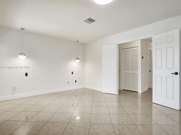 5421 Hawkes Bluff Ave, Davie FL 33331