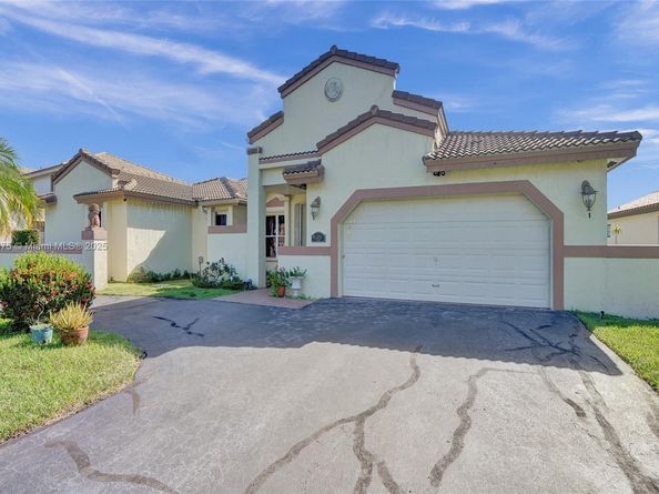 5421 Hawkes Bluff Ave, Davie FL 33331