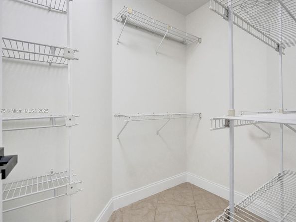 5421 Hawkes Bluff Ave, Davie FL 33331