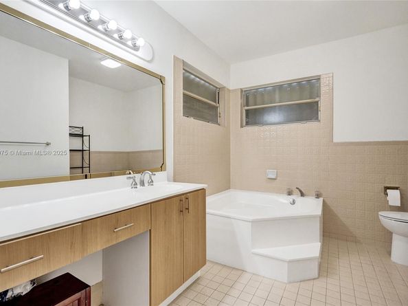 5421 Hawkes Bluff Ave, Davie FL 33331