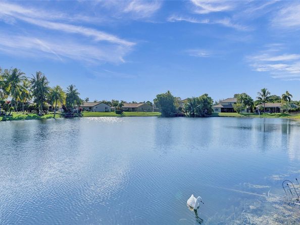 5421 Hawkes Bluff Ave, Davie FL 33331