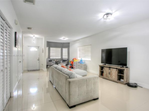 4126 NE 11th Dr, Homestead FL 33033