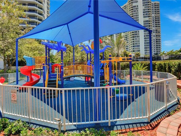 3600 Mystic Pointe Dr 115, Aventura FL 33180