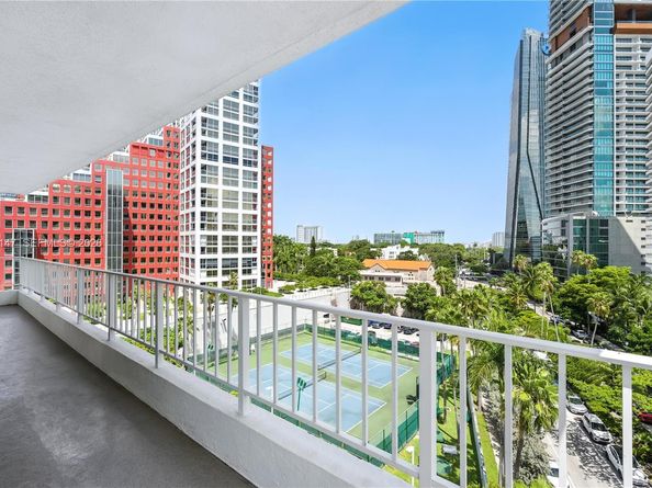 200 SE 15th Rd 9I, Miami FL 33129