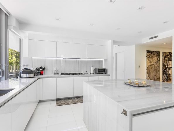 1 Collins Ave 207, Miami Beach FL 33139