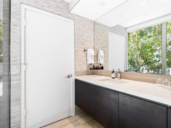 1 Collins Ave 207, Miami Beach FL 33139