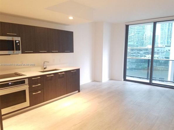 55 SW 9th St 1107, Miami FL 33130