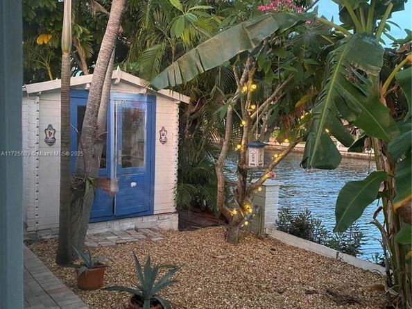 1174 Garfield St, Hollywood FL 33019