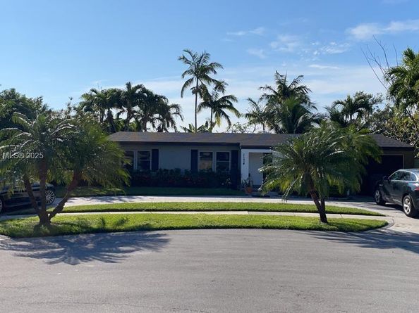 1174 Garfield St, Hollywood FL 33019