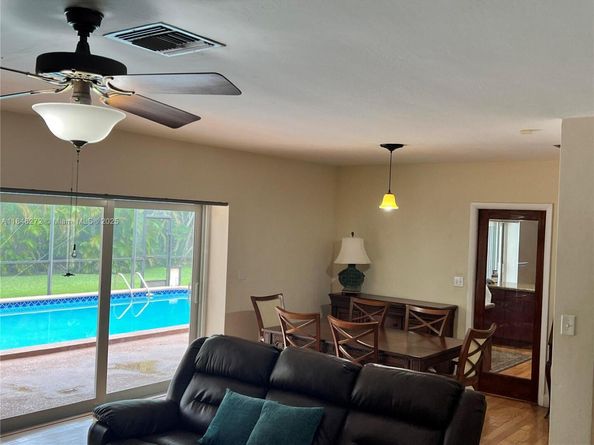 15424 SW 77th Ct, Palmetto Bay FL 33157