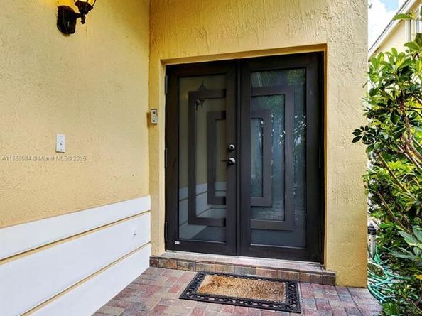 4362 Foxtail Ln, Weston FL 33331