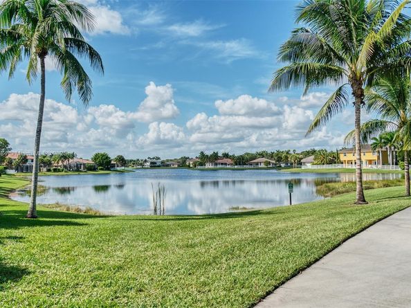 4362 Foxtail Ln, Weston FL 33331