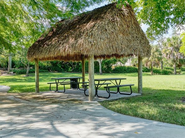 4362 Foxtail Ln, Weston FL 33331