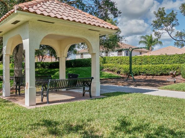 4362 Foxtail Ln, Weston FL 33331