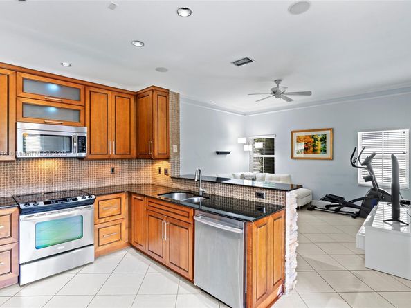 4362 Foxtail Ln, Weston FL 33331