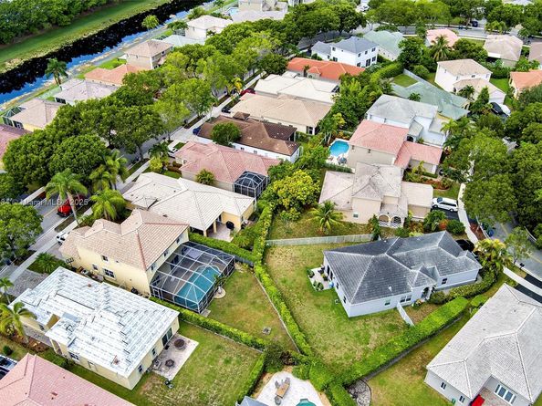 4362 Foxtail Ln, Weston FL 33331