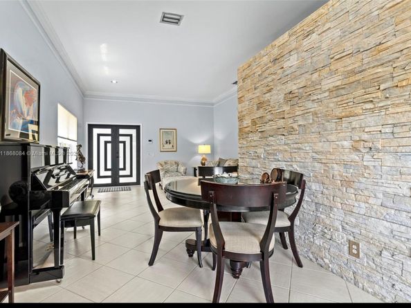 4362 Foxtail Ln, Weston FL 33331