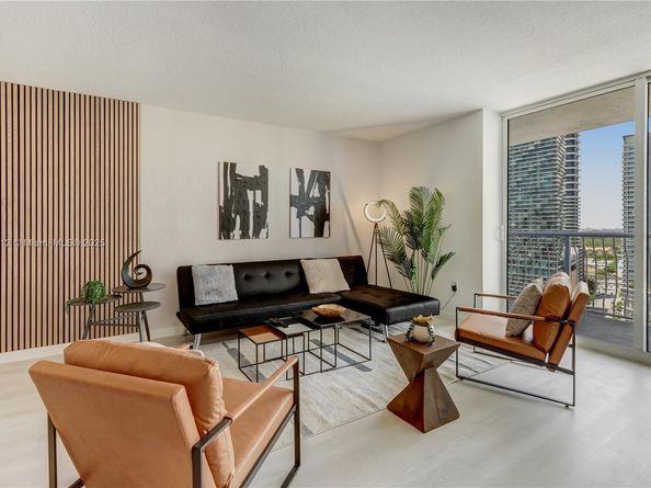 1200 Brickell Bay Dr 2424, Miami FL 33131