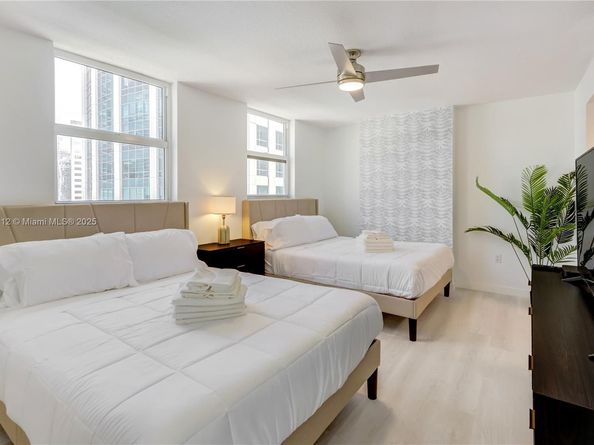 1200 Brickell Bay Dr 2424, Miami FL 33131