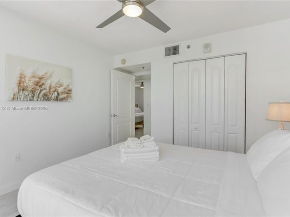 1200 Brickell Bay Dr 2424, Miami FL 33131
