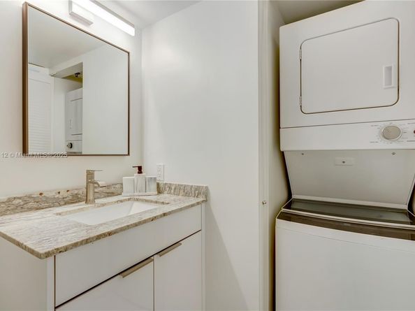 1200 Brickell Bay Dr 2424, Miami FL 33131