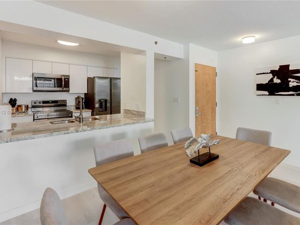 1200 Brickell Bay Dr 2424, Miami FL 33131