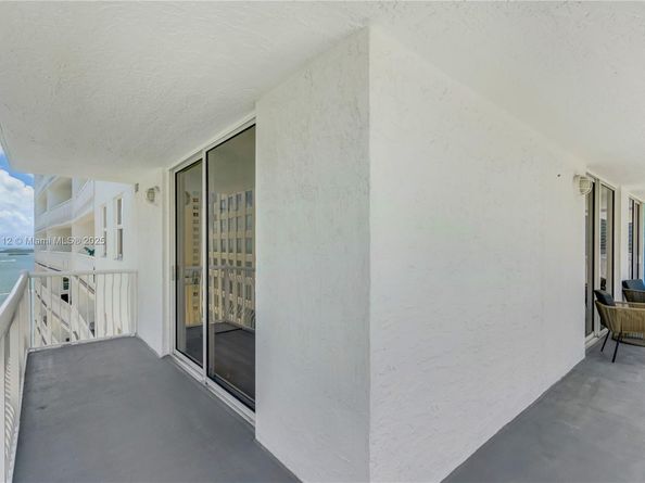 1200 Brickell Bay Dr 2424, Miami FL 33131