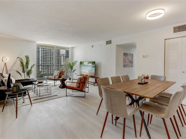 1200 Brickell Bay Dr 2424, Miami FL 33131