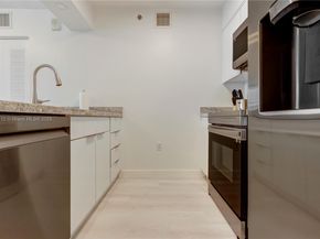 1200 Brickell Bay Dr 2424, Miami FL 33131