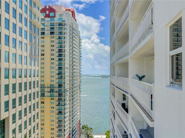 1200 Brickell Bay Dr 2424, Miami FL 33131