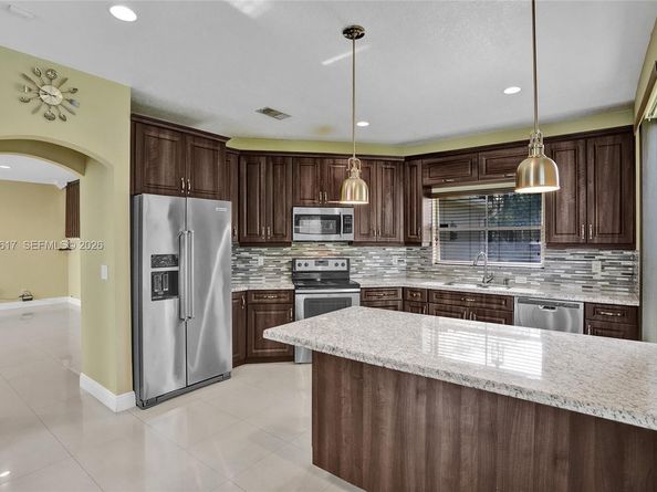245 NW 207th Ter, Pembroke Pines FL 33029
