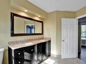 245 NW 207th Ter, Pembroke Pines FL 33029