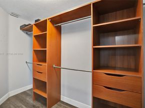 245 NW 207th Ter, Pembroke Pines FL 33029