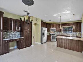 245 NW 207th Ter, Pembroke Pines FL 33029