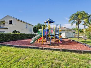 245 NW 207th Ter, Pembroke Pines FL 33029