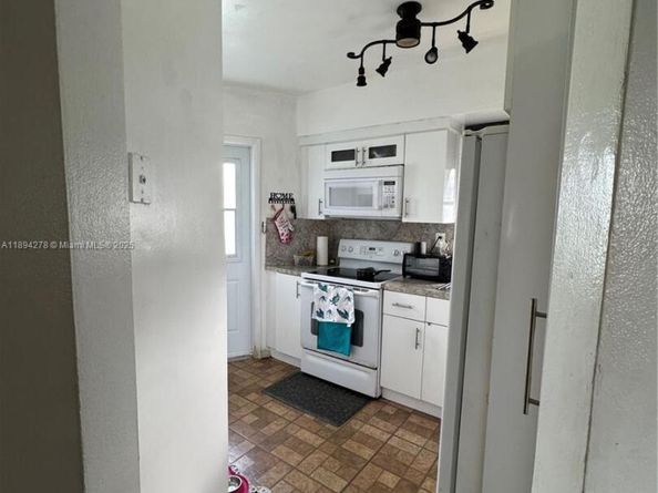 18710 NE 18th Ave 209, Miami FL 33179
