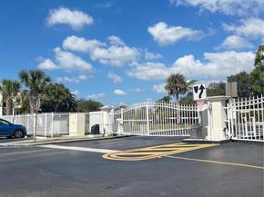 6548 Racquet Club Dr 89, Lauderhill FL 33319