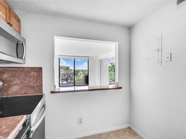 13499 Biscayne Blvd 403, North Miami FL 33181