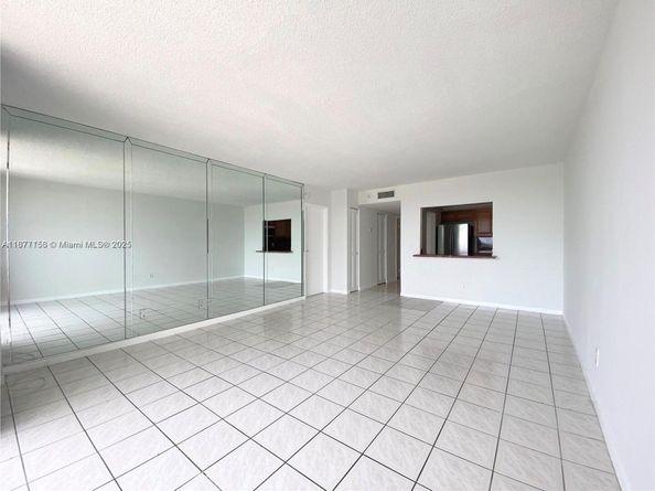 13499 Biscayne Blvd 403, North Miami FL 33181