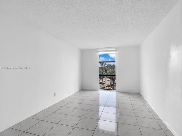 13499 Biscayne Blvd 403, North Miami FL 33181