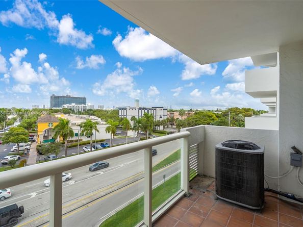 13499 Biscayne Blvd 403, North Miami FL 33181
