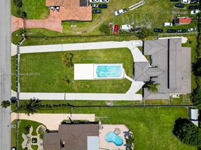 425 SW 129th Ave, Miami FL 33184