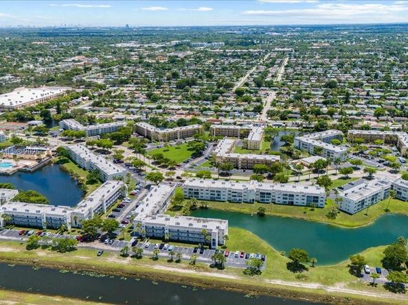8345 Sunrise Lakes Blvd 306, Sunrise FL 33322