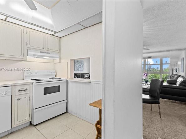 8345 Sunrise Lakes Blvd 306, Sunrise FL 33322