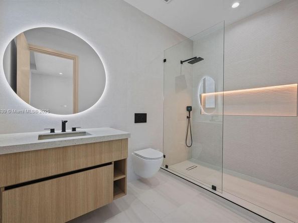 618 NE 17th Way, Fort Lauderdale FL 33304