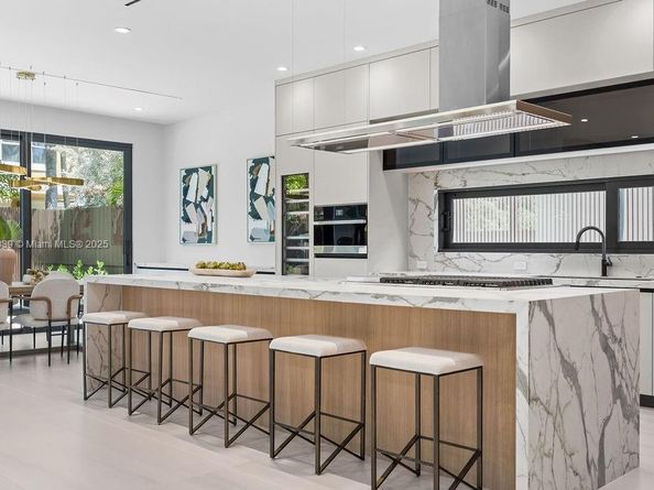 618 NE 17th Way, Fort Lauderdale FL 33304