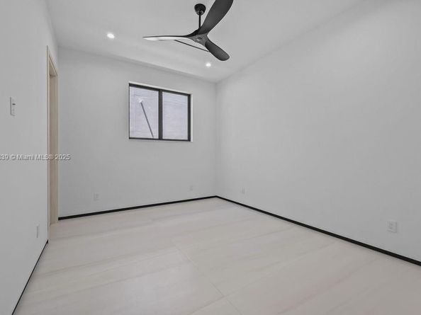 618 NE 17th Way, Fort Lauderdale FL 33304