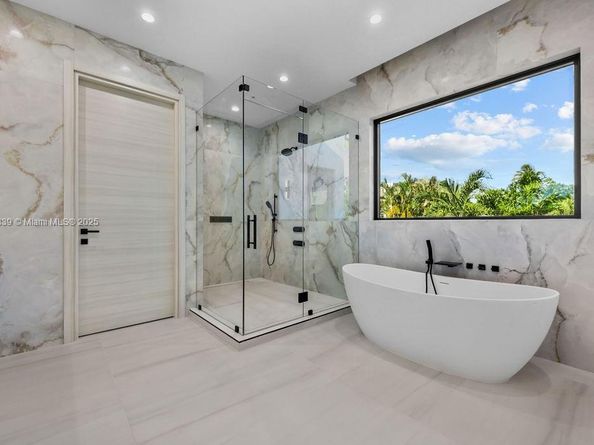 618 NE 17th Way, Fort Lauderdale FL 33304