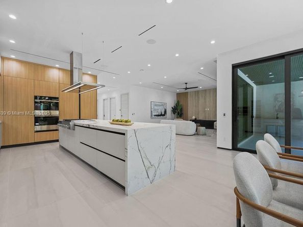 618 NE 17th Way, Fort Lauderdale FL 33304